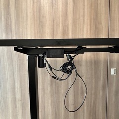 電動昇降デスクと人間工学椅子セットの画像