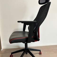 電動昇降デスクと人間工学椅子セットの画像