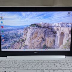 🐸NEC🌟Lavie🌟NS20A🌟美品白🌟SSD🌟WIN11🌟Office2021🌟ﾌﾙHDの画像