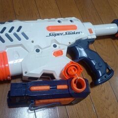 【値下げ中】NERF 水鉄砲 大きめの画像