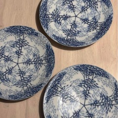 青い木の葉模様の皿 3枚セットの画像