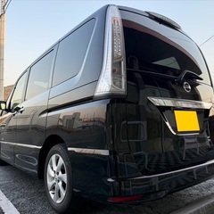8人乗り☆ガソリン代 節約☆S-HYBRID入りました‼️24年式☆月々1.2万円〜分割払い可❗️車検2年付き！大人気☆ニッサン セレナ☆フリップダウンモニター付き☆Bluetooth対応SDナビ☆走行中DVD見れます☆ETC☆バックカメラ☆ドラレコ付きのフル装備☆電動スライドドア☆ウィンカーミラー☆フル装備☆純正アルミ☆事故修復歴無し☆車内広々三列シート‼️の画像