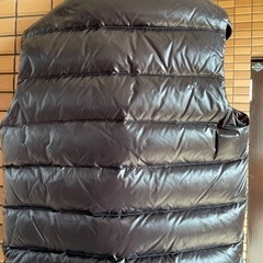 モンクレールMONCLERダウンベストの画像