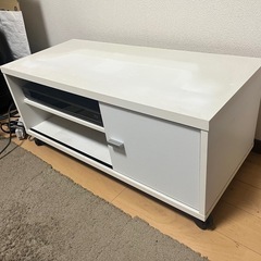 【無料】シンプルなホワイトテレビ台（収納付き）の画像