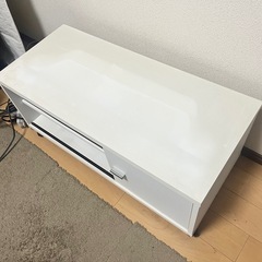【無料】シンプルなホワイトテレビ台（収納付き）の画像