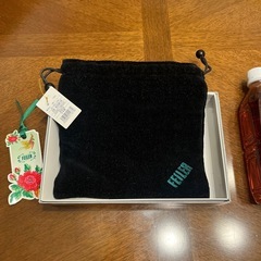 フェイラー 日本製 新品未使用 箱入り ローズガーデン 銀糸入り フェイラーロゴ刺繍 ポーチの画像