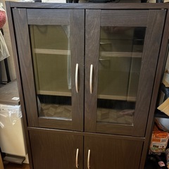 食器棚　扉付き収納 