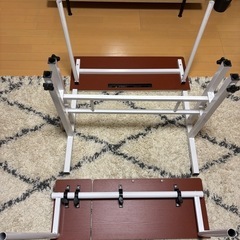 【高さ調整可能！多機能デスク（ホワイトウッド調）】の画像
