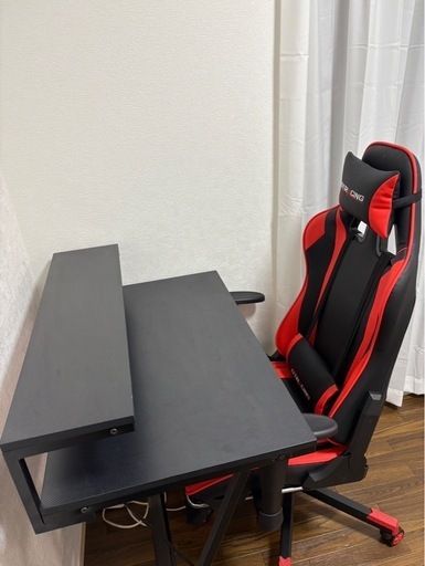 ゲーミングチェアとゲーミングデスクのセット