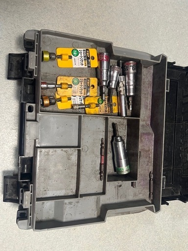 マキタインパクトドライバー本体171,バッテリー充電器170、ボッシュGO