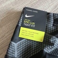 新品未使用タグ付き。NIKE running epic lux ランニングタイツの画像