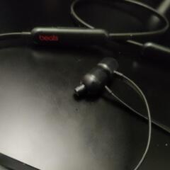 ワイヤレスイヤホン　beats flex 