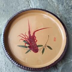 木製漆絵円形お盆　外径31cm前後　エビの図柄のものにひびありの画像