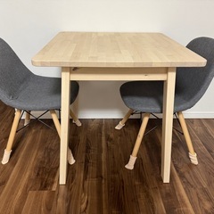IKEAのダイニングテーブル