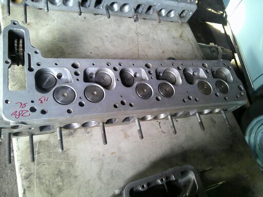 オールドMベンツ113-280SLエンジンリペアー済みシリンダーヘツト取付け