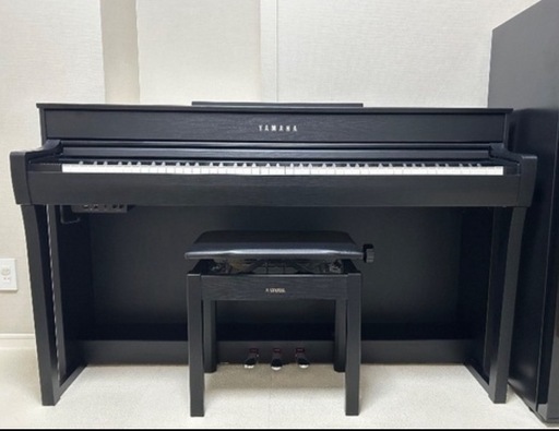 ヤマハ電子ピアノ中古美品YAMAHA CLP-735B 2020年製 高低調整可能椅子付き