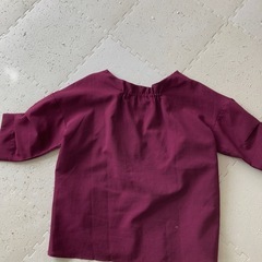 ボルドーの綺麗なブラウスの画像