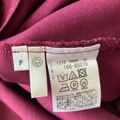 ボルドーの綺麗なブラウスの画像