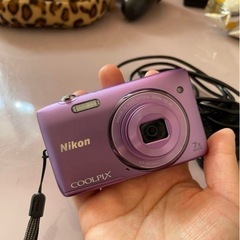 NIKON デジカメ　美品
の画像