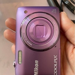 NIKON デジカメ　美品
の画像