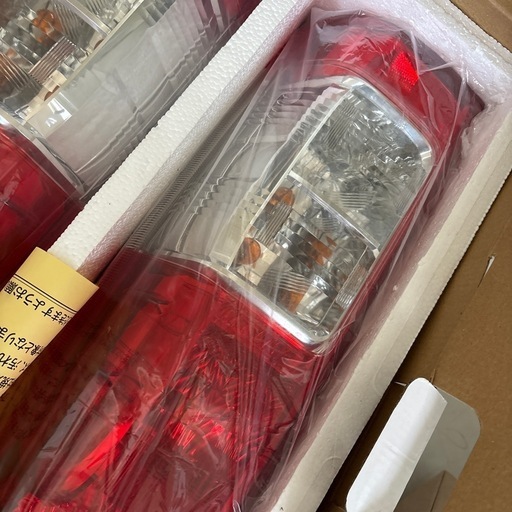 ハイエース200系 純正テールランプ　