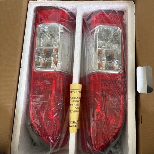 ハイエース200系 純正テールランプ