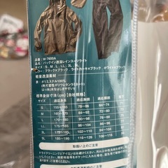 バッグを背負ったまま着用できるレインスーツの画像