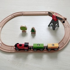 Hape 定価5,720円✨電池ではしる！かもつ列車レールセットの画像