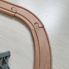 Hape 定価5,720円✨電池ではしる！かもつ列車レールセットの画像