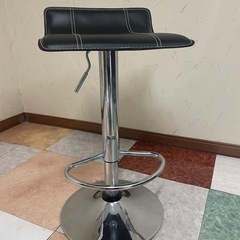 黒の合成皮革バースツールの画像