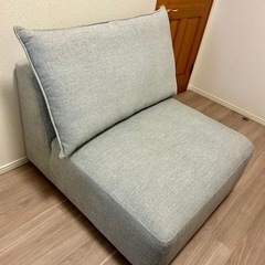 新品未使用 ソファー 1.5人掛け ゆったり グレー モダン 海外インテリアの画像