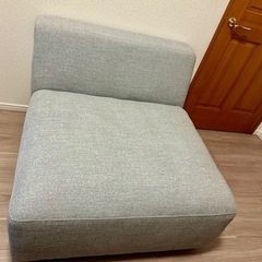 新品未使用 ソファー 1.5人掛け ゆったり グレー モダン 海外インテリアの画像