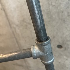 ハンガーラック・アイアンスタンド／ヴィンテージ感あふれる一点もの】の画像