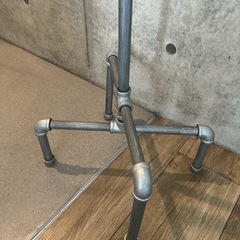 ハンガーラック・アイアンスタンド／ヴィンテージ感あふれる一点もの】の画像