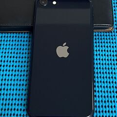 美品★iPhone SE★2022年★SIMフリー★黒★手帳カバー付★イヤホン＆充電器のみ未使用の画像