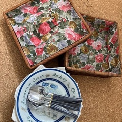 おしゃれな籠付きスープ皿の画像