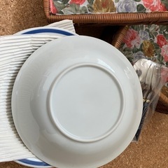 おしゃれな籠付きスープ皿の画像