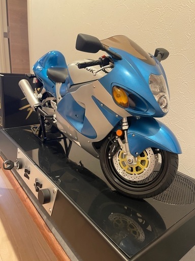 【送料無料（一部地域を除く）】 SUZUKI デアゴスティーニ GSX-1300R 塗装品 完成品 ハヤブサ オートバイ・バイク