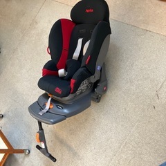 K2505-330 Aprica チャイルドシート 自動車用　ブラック レッド キズ汚れ有り の画像