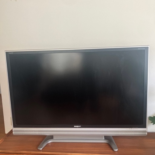 受付終了　大型テレビ　SHARP AQUOS 52インチ