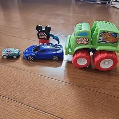 車のおもちゃの画像