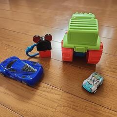 車のおもちゃの画像