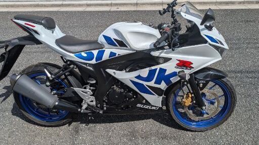 【人気希少車】ホワイト＆低走行　スズキ　GSX-R125