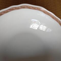 未使用　ナルミ製　23cm サラダボウルの画像