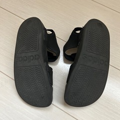 adidasサンダル　18cmの画像
