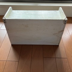 白木製　飾り棚の画像
