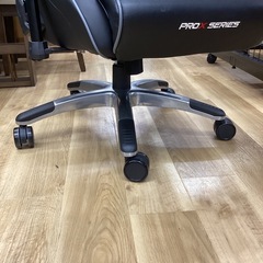 【取りに来られる方限定！！】AK Racing ゲーミングチェアの画像