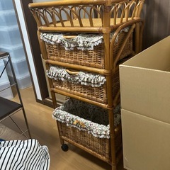 ラタンキャビネット