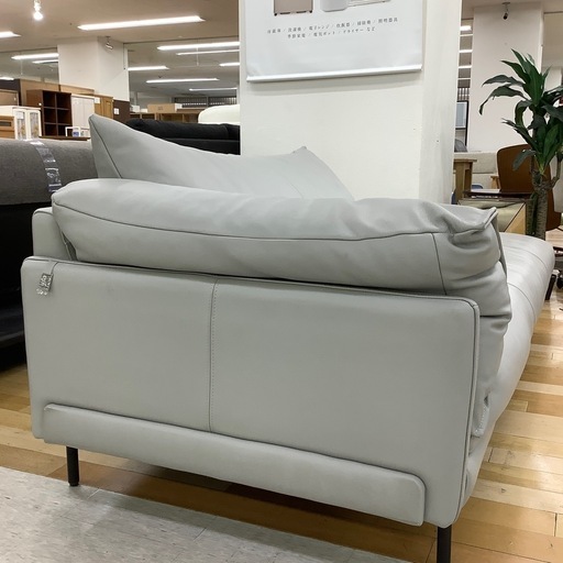 【お値下げしました！】CORIUM　肩肘ソファー　入荷しました。 CORIUM（コリウム）片肘ソファ 向って左肘「ジェローム model.CO-0566