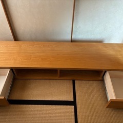 美品　TV台
